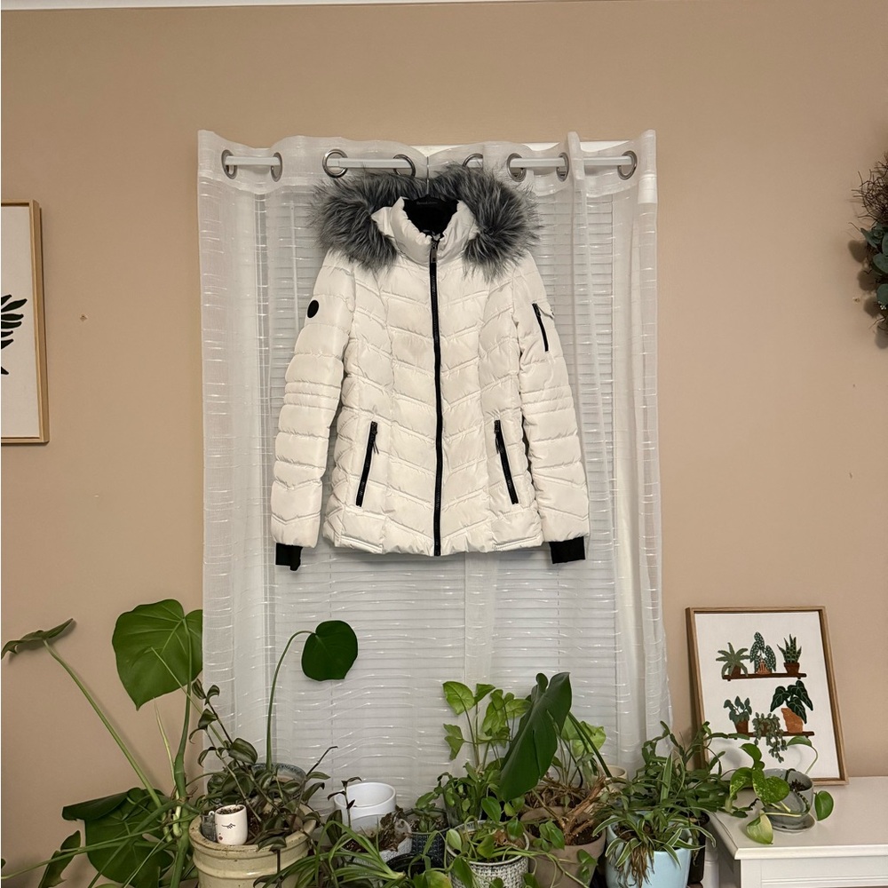 Nautica Women's White Puffer Jacket with Gray Fur Trim